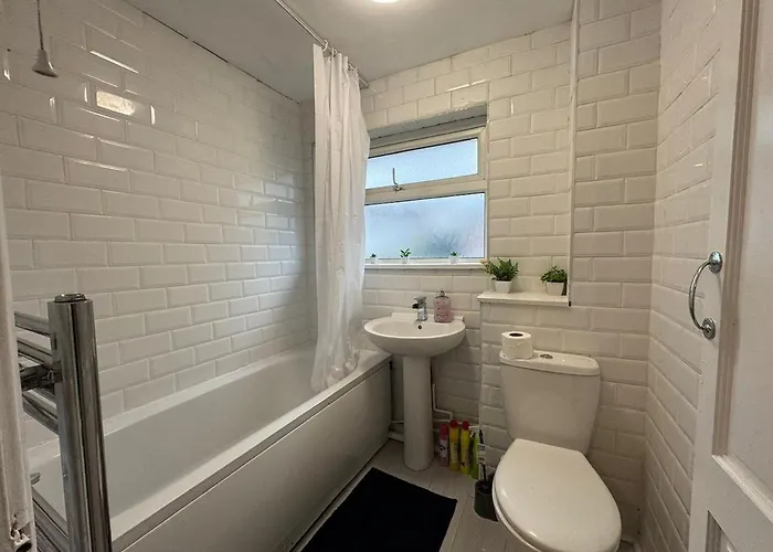 Boucher Place Contractors-centre-free Parking בריסטול