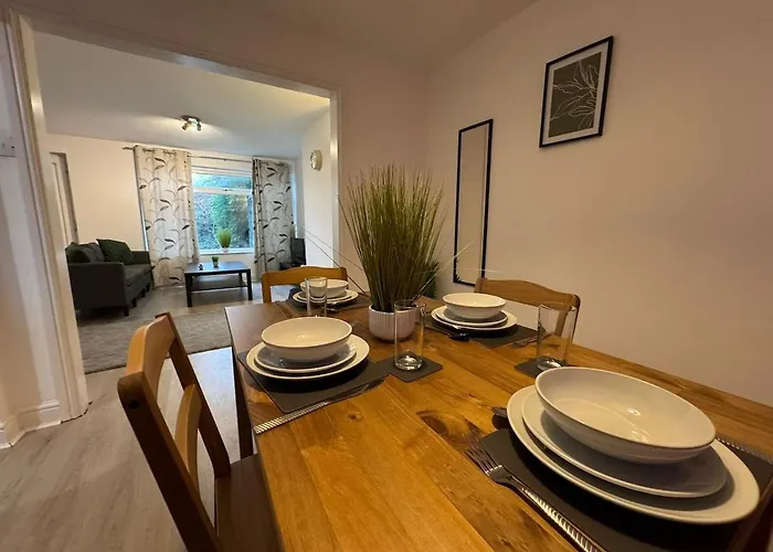 Boucher Place Contractors-centre-free Parking * בריסטול