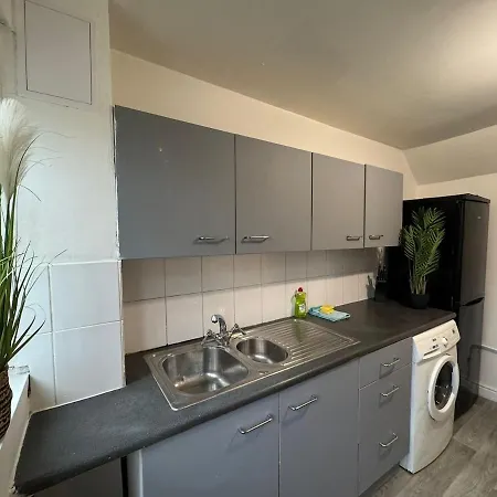 Boucher Place Contractors-centre-free Parking 布里斯托